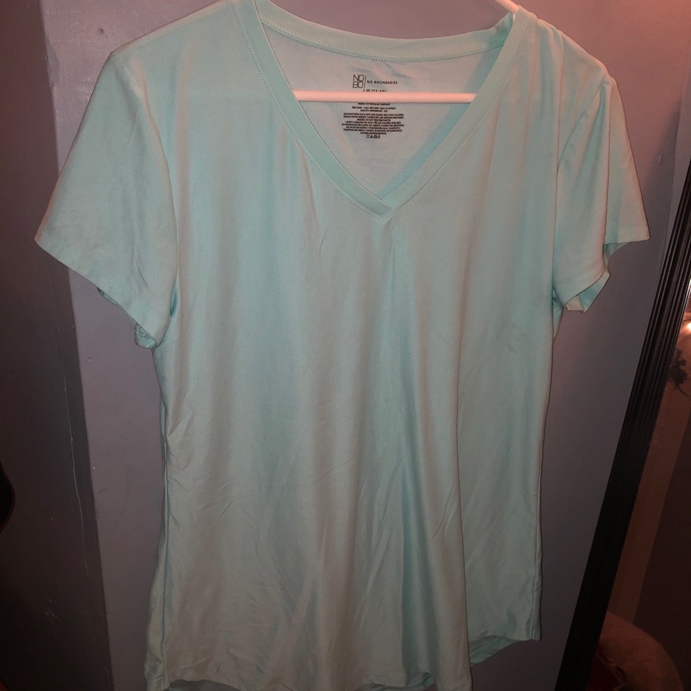V-neck t-shirt